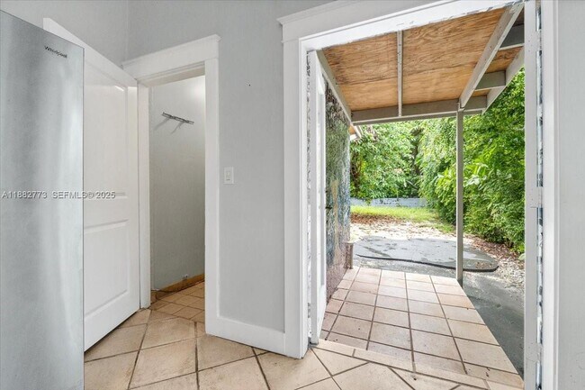 Building Photo - 34 SW 18th Rd