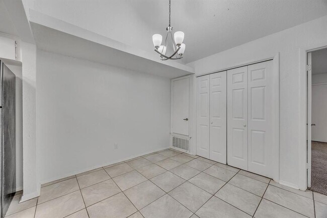 Building Photo - 1008 Milford Way