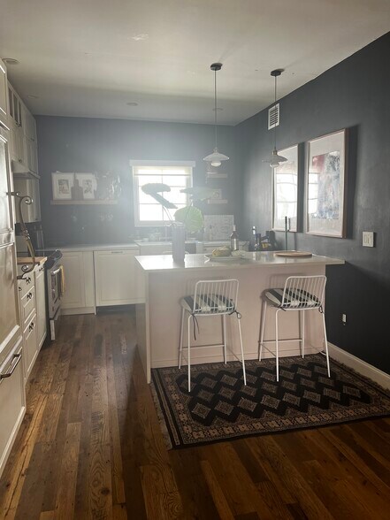 Building Photo - 831 10th St