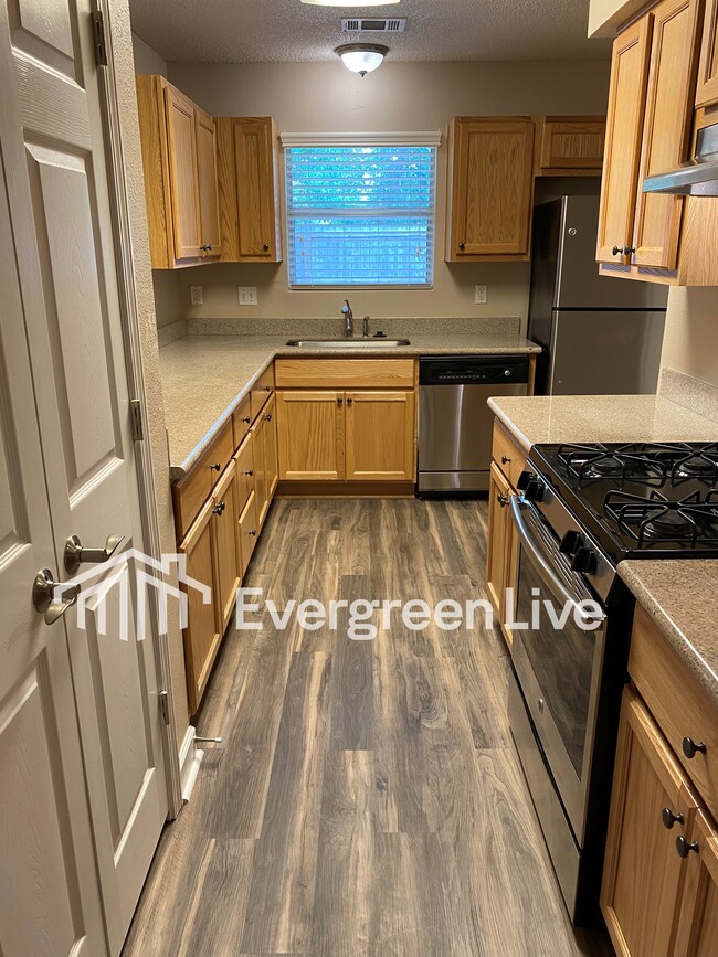 Building Photo - 72 Voda Ct