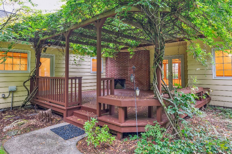 Building Photo - 8740 SW Birchwood Rd