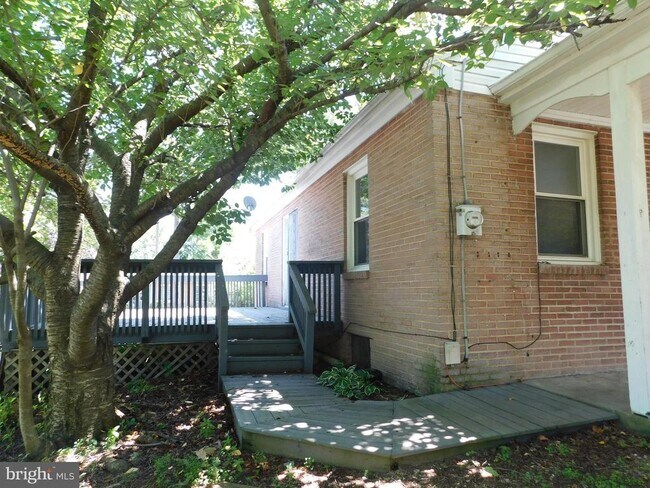Building Photo - 2251 Senseny Rd