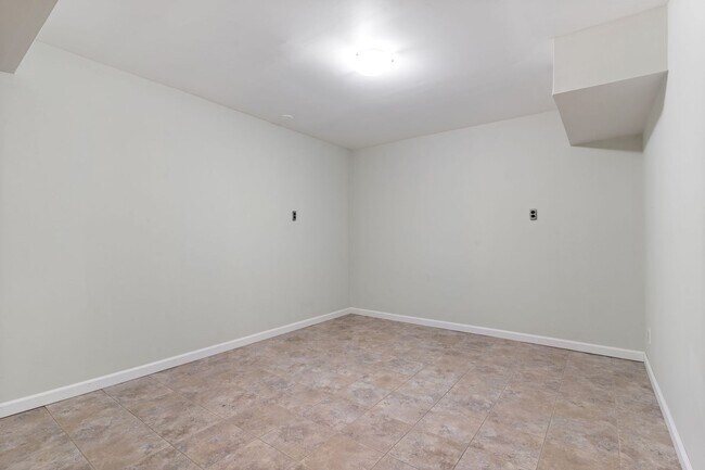 Building Photo - 2206 N Taft St