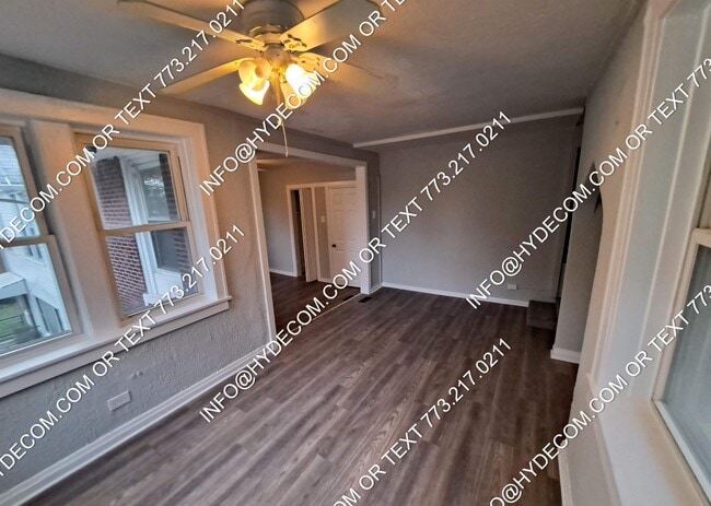 Building Photo - 8723 S Racine Ave