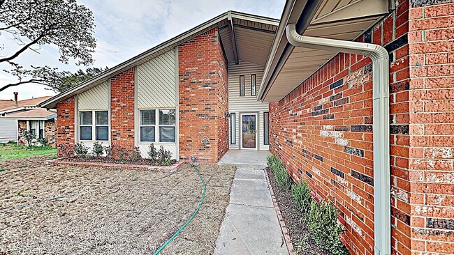 Building Photo - Beautiful 4 Bedroom 2 Bath in Edmond