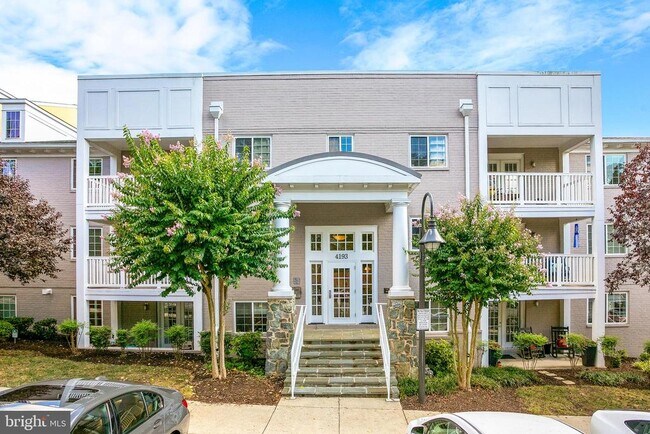 Building Photo - 4193 S Four Mile Run Dr