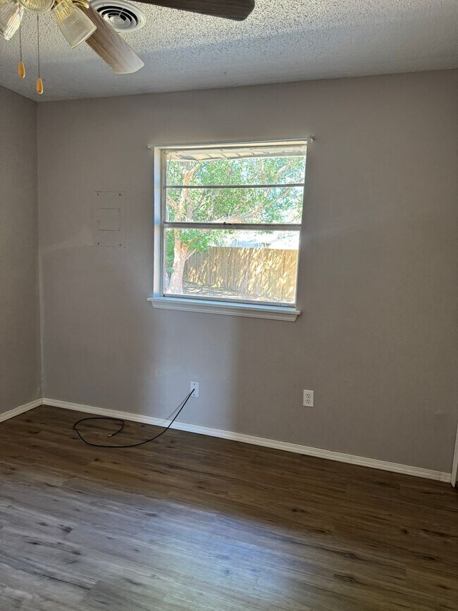 Building Photo - 314 SW 68th- $200 OFF AT MOVE IN!