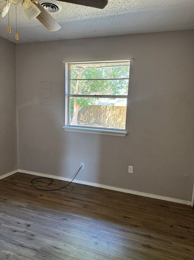 Building Photo - 314 SW 68th-AVAILABLE NOW!