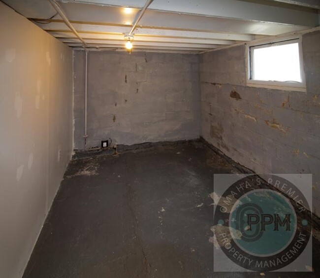 Building Photo - Cozy renovated 2 bedroom 1 bath in the hea...