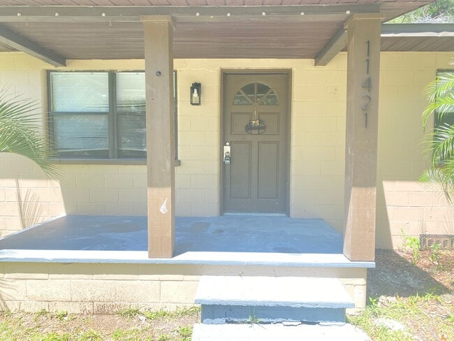 Building Photo - 2/1 House In Belleview!