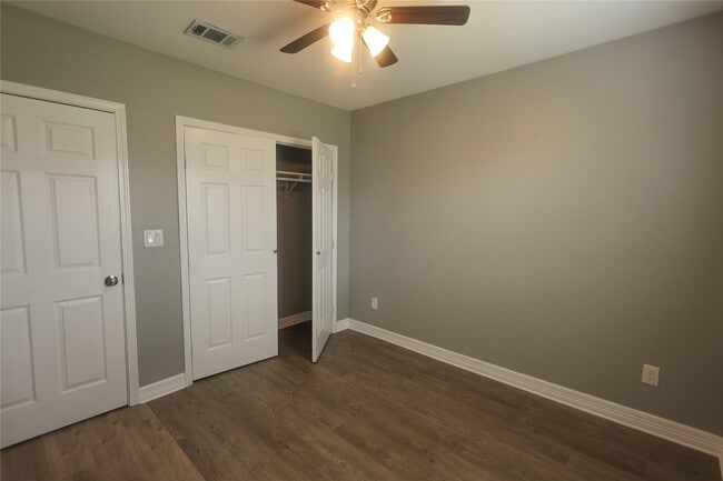 Building Photo - 23901 S Wildwood Dr