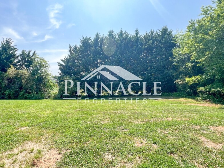 Building Photo - 586 Leesville Rd