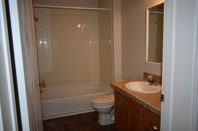 Building Photo - 3 Bed/2 Bath House