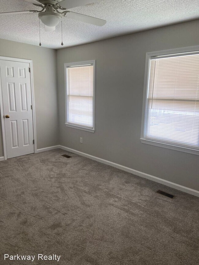 Building Photo - 3 br, 1.5 bath House - 2572 Hampstead Drive