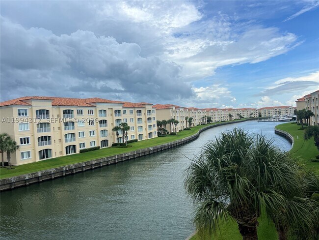 Building Photo - 5 FL-5