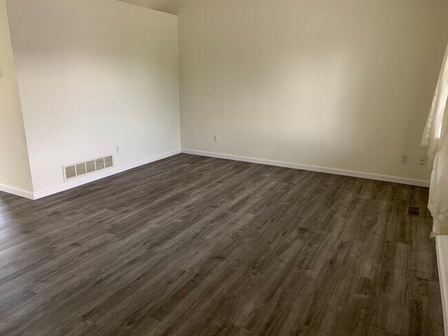 Building Photo - 2559 Cherry Cir
