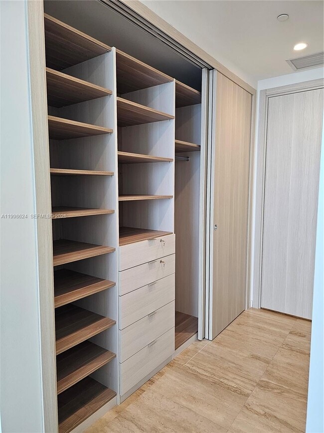 Building Photo - 1000 Brickell Plaza