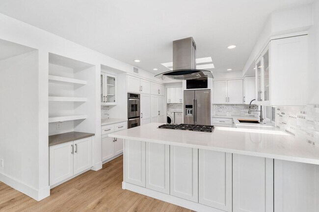 Building Photo - REMODELED 4 BD/3.5 BA RANCH STYLE HOME IN DOVER SHORES