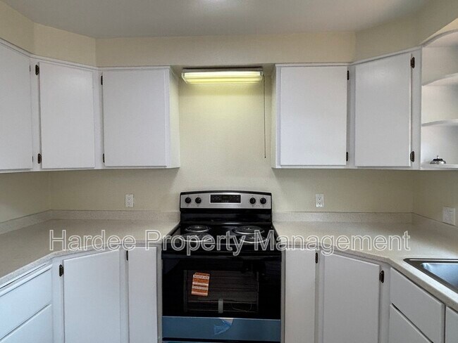 Building Photo - 2106 N 33rd St