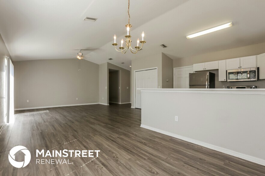 Building Photo - 734 Fox Lake Dr