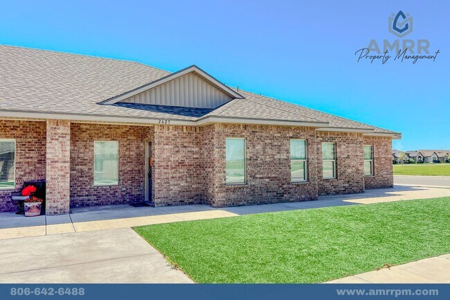 Building Photo - Luxury 2 Bedroom Townhome Available PRELEASE