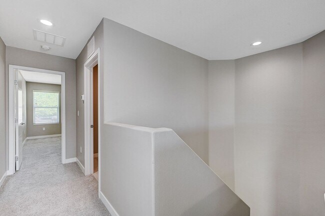 Building Photo - 2022 Single Family Home: 50% off first mon...