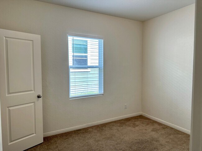 Building Photo - Open concept ranch
