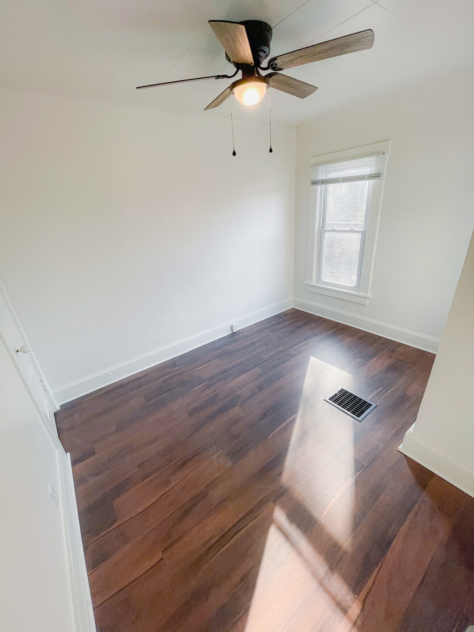 Building Photo - 713 20th St