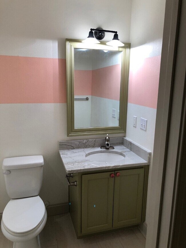 Building Photo - 2B/2B Condo in Old Bay Village – Upgraded ...