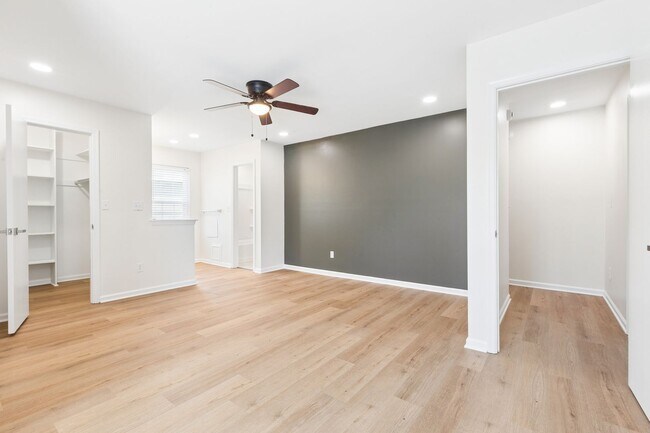 Building Photo - Columbus Station Condo-Ready to move in