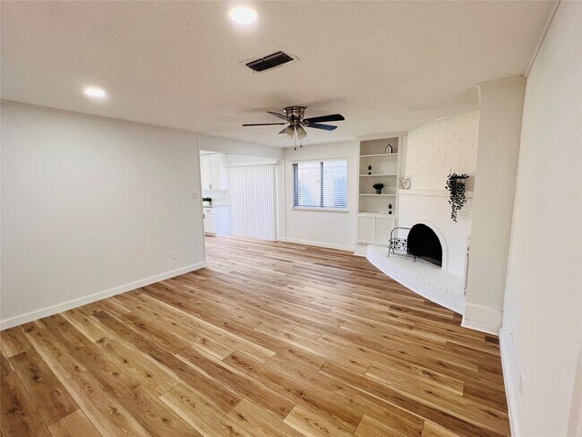 Building Photo - 9614 Ravensworth Dr