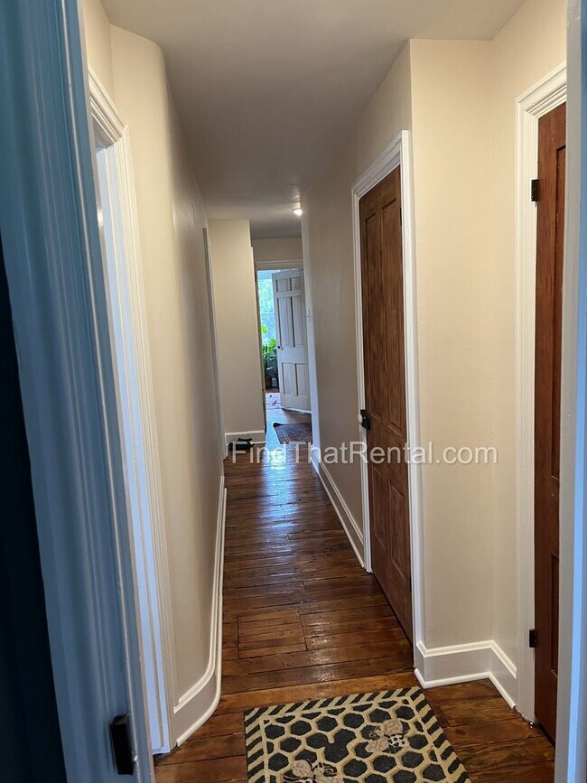 Building Photo - Downtown Carlisle Beautifully Renovated Pe...