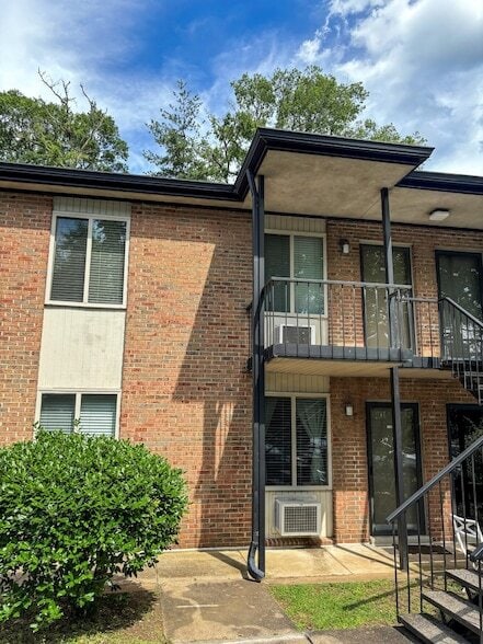 Building Photo - 2601 Hillsboro Pike