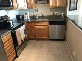 Building Photo - 1636 N Wells St