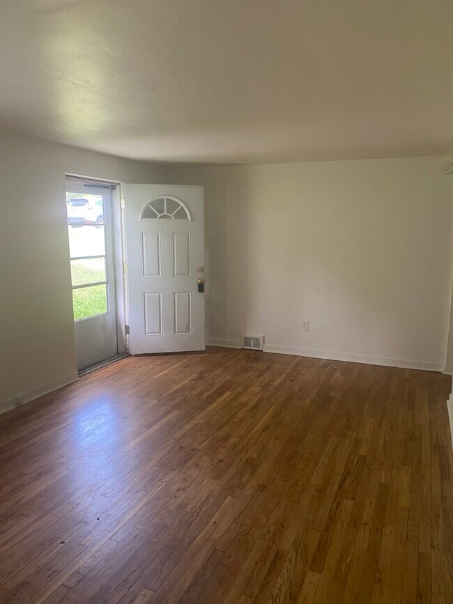 Building Photo - 731 Darlington St