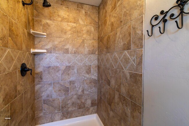 Building Photo - 501 W Texas Ave