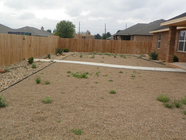 Building Photo - SPECTACULAR NEWER HOME, FIREPLACE, FORMAL ...