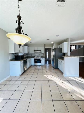 Building Photo - 814 Clearlake Dr