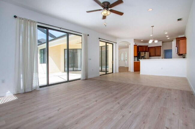 Building Photo - Luxurious Lakefront Living: Spacious 4-Bedroom Home with Pool and Guest Suite in Lakewood Ranch