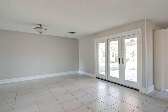 Building Photo - 1647 Fawnhope Dr