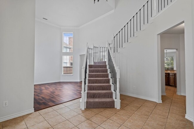 Building Photo - 5910 Spring Hill Dr