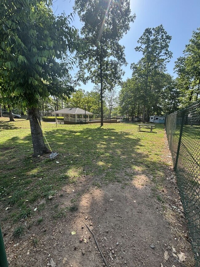 Building Photo - Ground floor 2 bed condo with no neighbors above or below