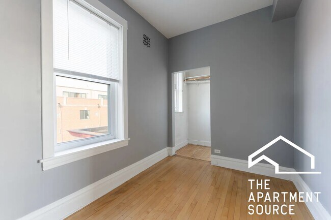 Building Photo - 2042 W Armitage Ave