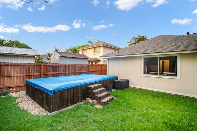 Building Photo - 505 Eaglecreek Dr