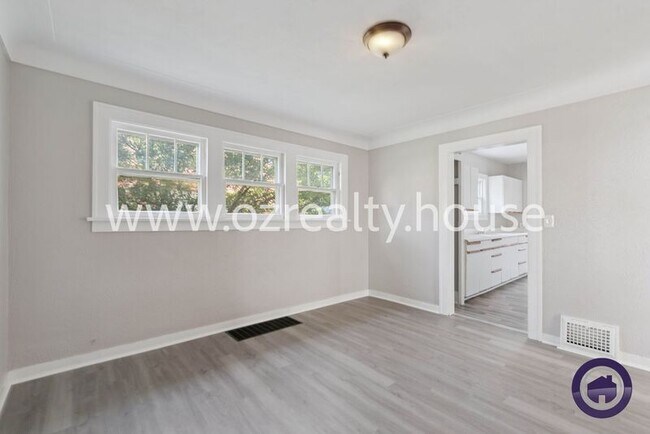 Building Photo - 1263 Crestwood Rd