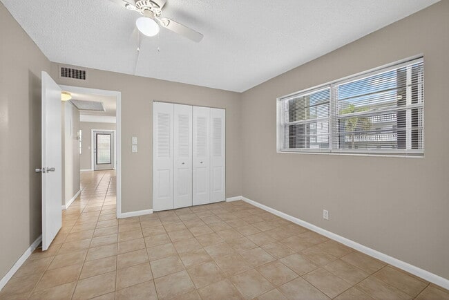 Building Photo - 27 Andover B