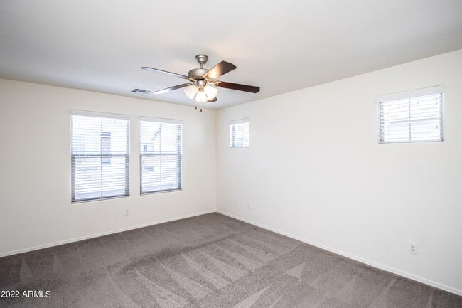 Building Photo - 261 N Sandal