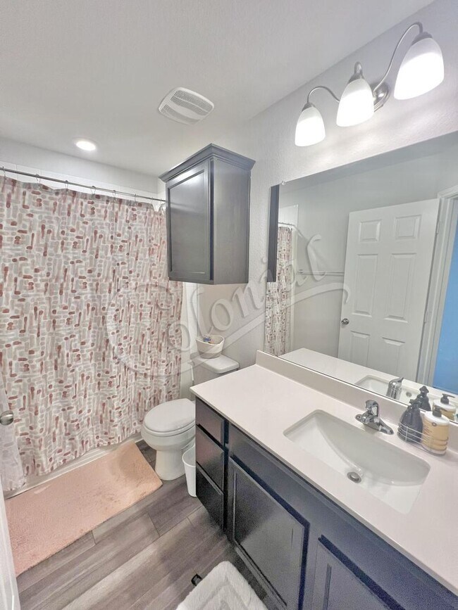 Building Photo - 1307 Cesarina St