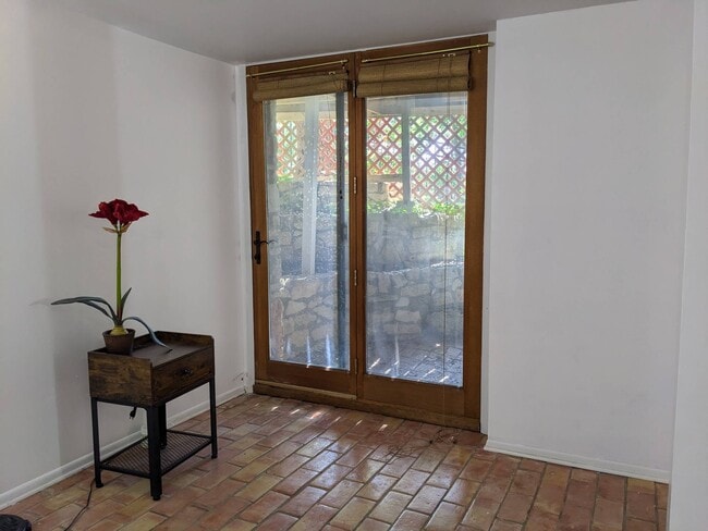 Building Photo - 104 S Tumbleweed Trail