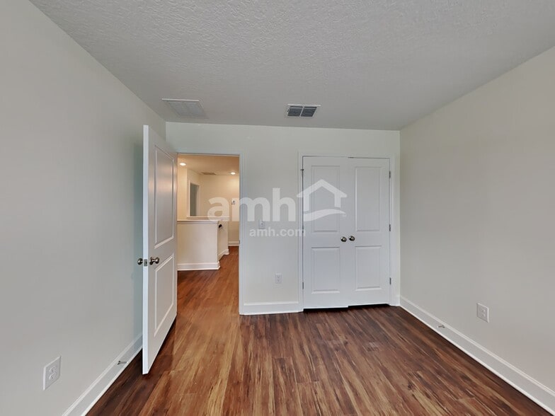 Building Photo - 1115 Walden Pond Dr